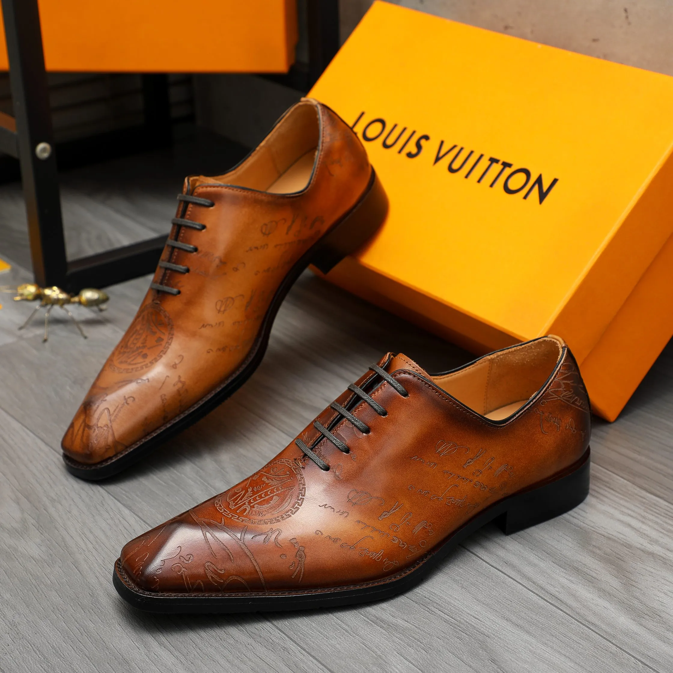 Men's shoes 💰580 Product trademark: LV "Louis Vuitton" business lace-up formal leather shoes Regular size: 37-46 Product materials: Selected carved cowhide upper, pigskin lining, rubber outsole